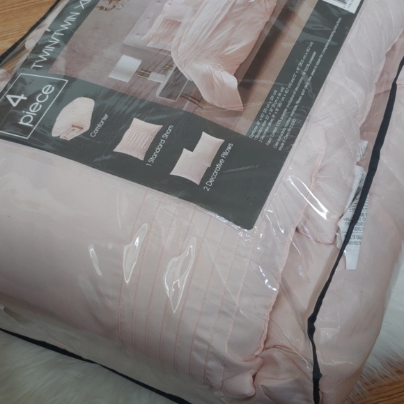 - Hallmart Collectibles

Amalina 4-Pc. Comfor - Picture 11 of 12